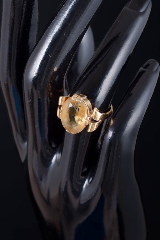 18 carat gold ring with citrine. Swedish goldsmith.