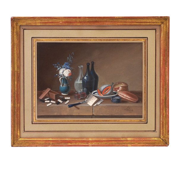 Johann Rudolf Lelong, 1779-1814, gouache. Signeret "Lelong". Stilleben med blomstervase, karafler etc. Lysmål: 15x21,5cm. Med ramme: 26x31,5cm