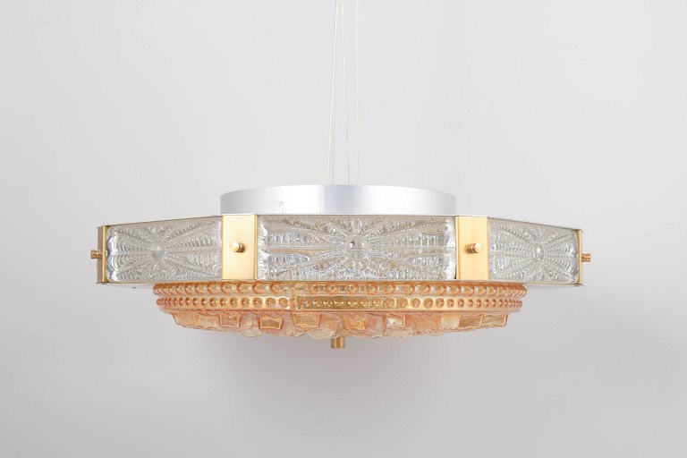 Svensk loftlampe i glas og messing.