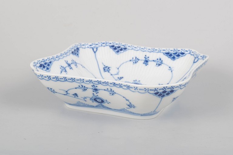 Royal Copenhagen Musselmalet Halvblonde, firkantet skål.