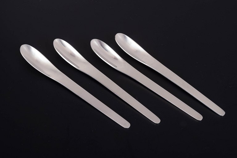 Arne Jacobsen for Georg Jensen, sæt med fire mokkaskeer.