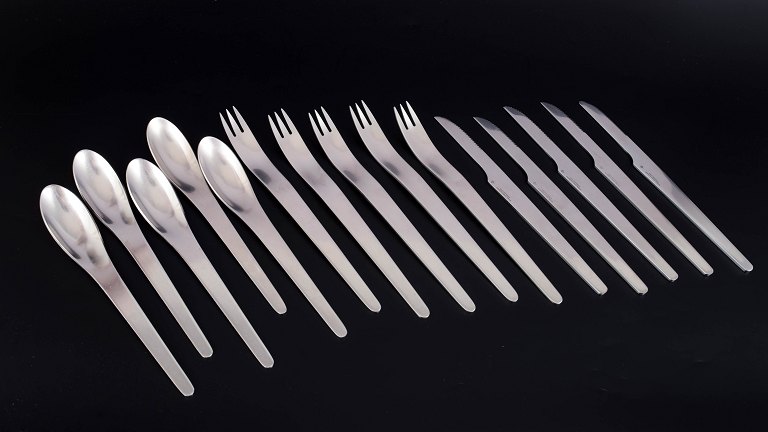 Arne Jacobsen for Georg Jensen, komplet bestik til fem personer.
