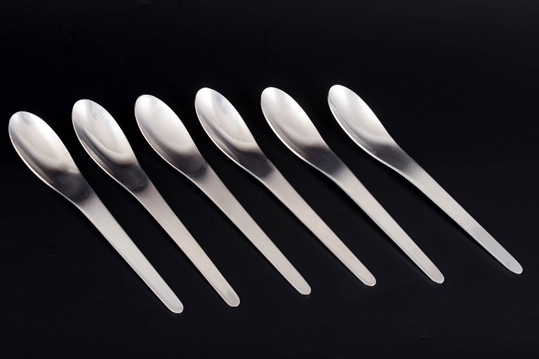 Arne Jacobsen for Georg Jensen, sæt med seks middagsskeer.