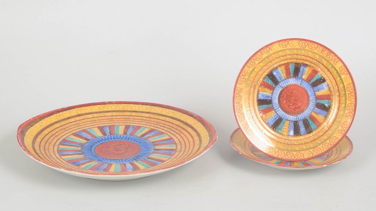 Japansk Kutani Art Deco, sæt med tre tallerkener.