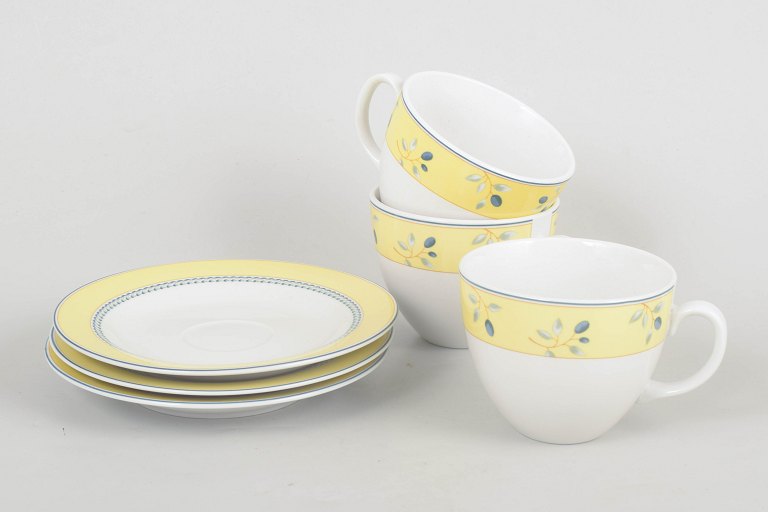 Royal Doulton, Blueberry, sæt med tre store kaffekopper med underkopper.